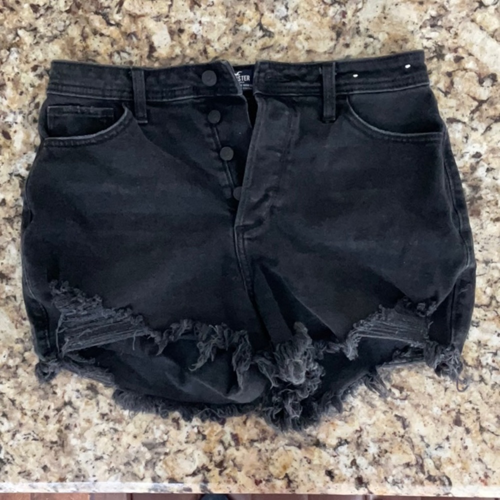 BLACK JEAN SHORTS